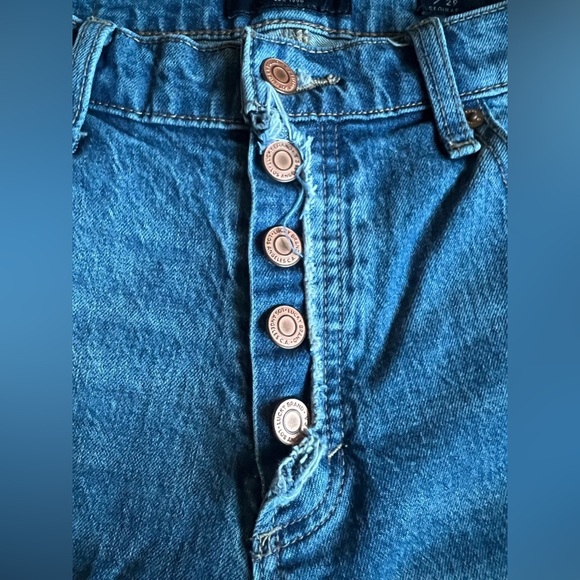 Lucky Brand Mid Rise Straight Cigarette Jeans w Exposed Button Fly. Size 8 - Picture 5 of 10